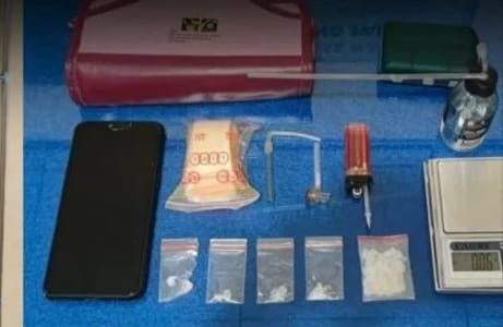 Jadi Pengedar Narkoba, Seorang Sopir Dibekuk Polres Padangpanjang 1 Barang bukti penangkapan seorang pengedar narkoba di Padangpanjang. (Antara/Isril Naidi)