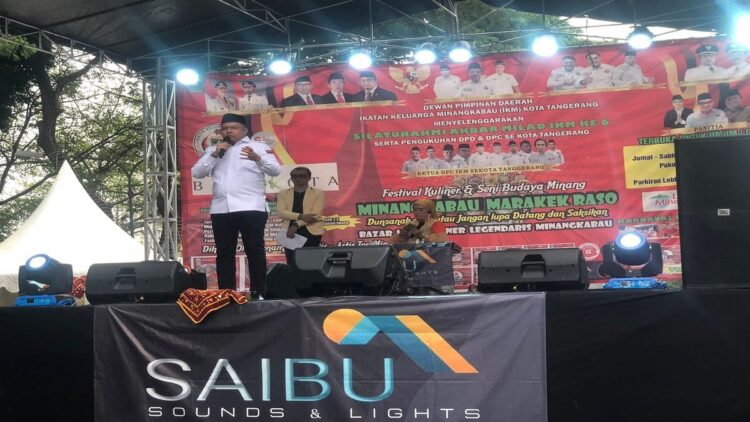 Siapkan 5 Bus, Braditi Moulevey Adakan Pulang Basamo untuk 'Dunsanak Bang Levi' 1 Wakil Sekjend DPP IKM Braditi Moulevey mengadakan pulang basamo bagi Dunsanak Bang Levi. (Foto: Dok. Istimewa)