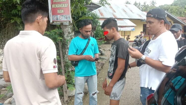 Awal Ramadan, Polresta Padang Ringkus 5 Pemakai dan Pengedar Narkoba 1 Polresta Padang menangkap salah satu pelaku penyalahgunaan narkoba. (Foto: Dok. Polresta Padang)