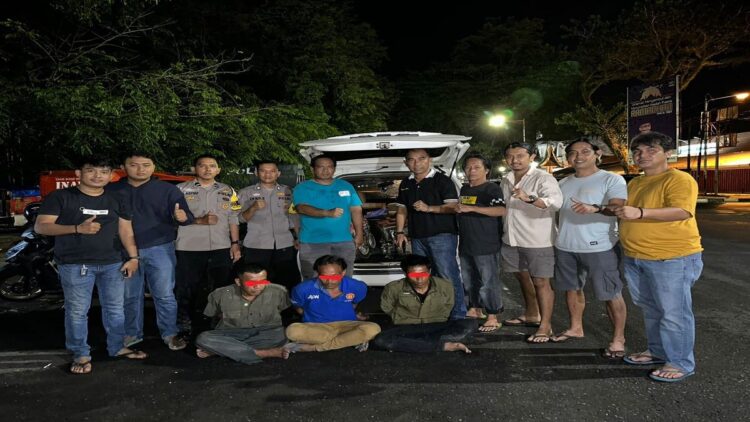 Dibuntuti usai Beraksi di Padangpariaman, 3 Pencuri Mesin Dompeng Diringkus Polisi di Padang 1 Tim Klewang Satreskrim Polresta Padang menangkap tiga pencuri mesin dompeng. (Foto: Dok. Istimewa)