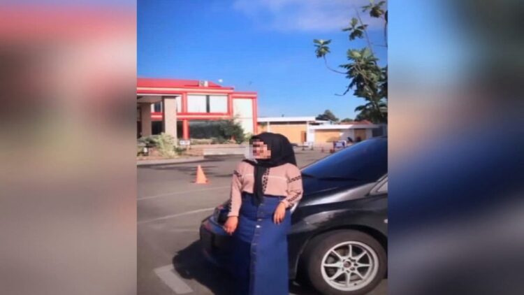 Tangkapan layar oknum mahasiswi di Kota Padang yang diduga menggadaikan mobil rental. (Foto: Dok. Istimewa/Instagram: @rentalmobilpadang.marawa)