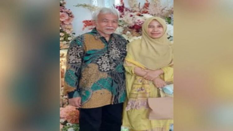 Dari kiri ke kanan: (Alm) Profesor Helmi Syarifuddin dan sang istri. (Foto: Dok. Istimewa)