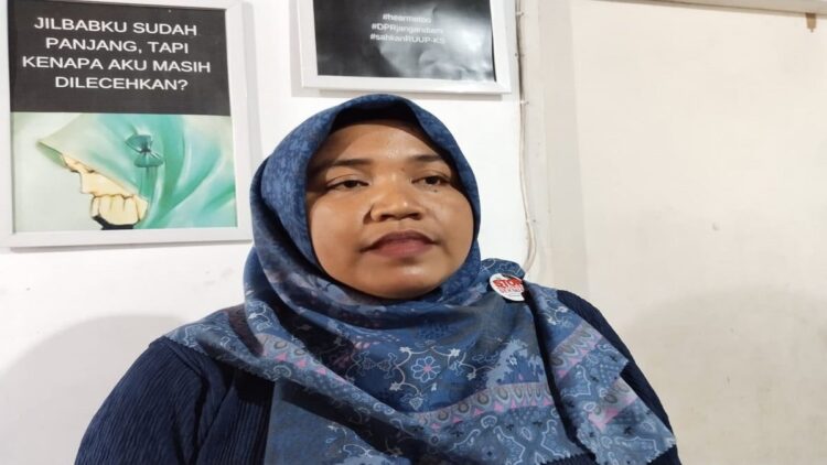 Dua Mahasiswa Unand jadi Tersangka Penyimpangan Seksual, WCC: Satunya Anak Pejabat di Pemprov Sumbar 1 Direktur WCC Nurani Perempuan, Rahmi Meri Yenti. (Foto: Dok. Istimewa)