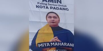 Beredar Spanduk Sosok Perempuan yang Disebut-sebut jadi Calon Wali Kota Padang 8 Beredar Spanduk Sosok Perempuan yang Disebut-sebut jadi Calon Wali Kota Padang