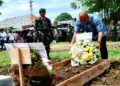 Jenazah Nenek Andre Rosiade Dimakamkan secara Militer di Padang