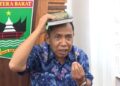 Dituding Melanggar Aturan Partai, Anggota DPRD Sumbar Ini Sumpah dengan Quran 5 Anggota DPRD Sumbar Fraksi Demokrat, Novrizon bersumpah dengan Alquran. (Foto: Dok. Istimewa)