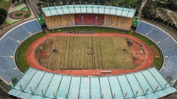 Erick Thohir Ungkap Banyak Catatan Minus FIFA soal Stadion Piala Dunia U-20 1 Foto udara Stadion Si Jalak Harupat yang tengah direnovasi, di Soreang, Kabupaten Bandung, Jawa Barat, Rabu (18/1/2023). ANTARA FOTO/Raisan Al Farisi/tom/am.