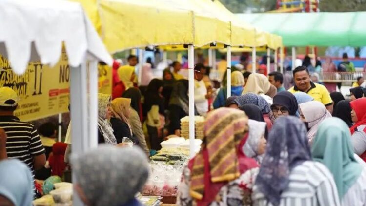 Pemkab Solsel Sediakan 12.240 Porsi Makanan Gratis saat Balimau Basamo Season II 1 Masyarakat memadati acara Balimau Basamo Season II yang digelar Pamkab Solok Selatan di obyek wisata air panas Sapan Maluluang, Kec. Pauh Duo, Minggu (19/3/2023) (ANTARA/HO-Diskominfo Solok Selatan)