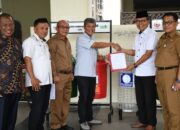 Jelang Ramadan, Semen Padang Serahkan 20 Bak Sampah untuk Masjid Raya Sumbar