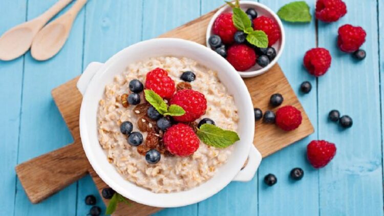 Simak! Ini Makanan Sahur yang Bikin Kenyang Tahan Lama Ketika Puasa 1 ilustrasi oatmeal. (Dok. Istimewa)