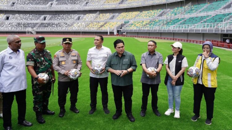Gelora Bung Tomo Salah Satu Stadion Terbaik di Indonesia 1 Ketum PSSI dan jajaran mengecek kesiapan Gelora Bung Tomo. (Dok. PSSI)