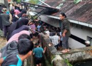 Dua Jamaah Tertimbun Longsor dalam Toilet Masjid di Agam