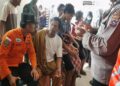 Kapal Pecah, Sejumlah Nelayan Terombang-ambing di Perairan Pasbar 4 Nelayan korban pecah kapal yang selamat dibawa ke Puskesmas Air Bangis. (Foto: Dok. Basarnas)