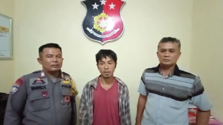 Tukang Palak Viral di Pantai Padang Diciduk Polisi 1 Tukang palak di Pantai Padang yang viral beberapa hari belakangan. (Dok. Polsek Padang Barat)