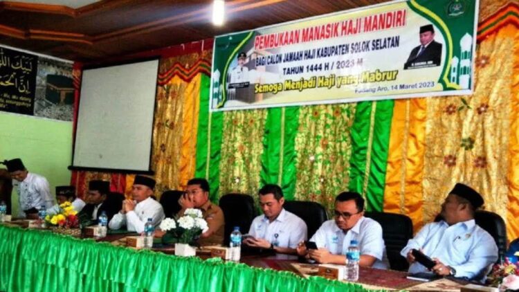 Kemenag Solsel Tegaskan tak Ada Calon Jamaah yang Mundur karena Kenaikan Biaya Haji 1 Pembukaan manasik haji mandiri bagi calon haji asal Solok Selatan, Sumatera Barat, Selasa (14/3/2023). (ANTARA/HO-Kantor Kemenag Solok Selatan)