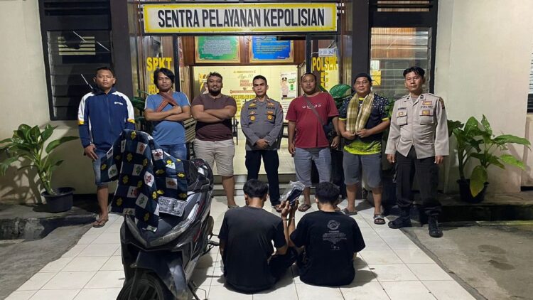 Dua Jambret di Dharmasraya Diciduk Polisi, Sudah Beraksi Lima Kali 1 Dua pelaku jambret ditangkap polisi di Kabupaten Dharmasraya. (Foto: Dok. Polsek Pulau Punjung)