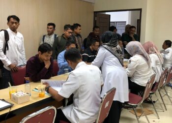 Pendaftar Calon Komisioner KPU Kabupaten dan Kota di Sumbar berbondong-bondong menyerahkan proses administrasi pendaftaran ke panitia seleksi. (Foto: Dok. Istimewa)