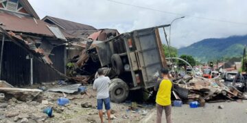 Kecelakaan Truk di Bintungan Tanah Datar, Polisi Amankan Sopir 7 Kecelakaan beruntun di Jalan Lintas Padang-Bukittinggi. (Foto: Dok. Polres Padang Panjang)