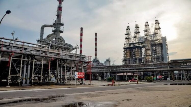 Pertamina Data Kerugian Masyarakat Pascakebakaran Kilang Dumai 1 Kondisi Area Kompresor Gas pascakejadian ledakan dan kebakaran di PT KPI RU II Dumai yang sekarang sedang dilakukan upaya pemulihan. (ANTARA/HO-PT KPI RU II)