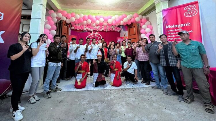 Mini 3Store atau 3Kiosk di sejumlah kota di Sumatera bagian Utara hingga Selatan. *(Foto: Dok. IOH)