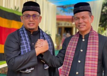 Wako Pariaman, Genius Umar (kanan) saat bertemu dengan Anggota DPR RI asal Sumbar dari Fraksi Partai Gerindra, Andre Rosiade (kiri) beberapa waktu lalu. (Foto: Dok. Tim AR)