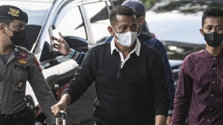 Wah! KPK Sita Miliaran Rupiah dari Bupati Kepulauan Meranti 1 Bupati Kepulauan Meranti Muhammad Adil ditangkap dalam OTT KPK. (ANTARA FOTO/Aprillio Akbar)