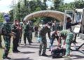 Evakuasi prajurit TNI yang gugur saat misi penyelamatan pilot Susi Air. (Dok. Arsip TNI)