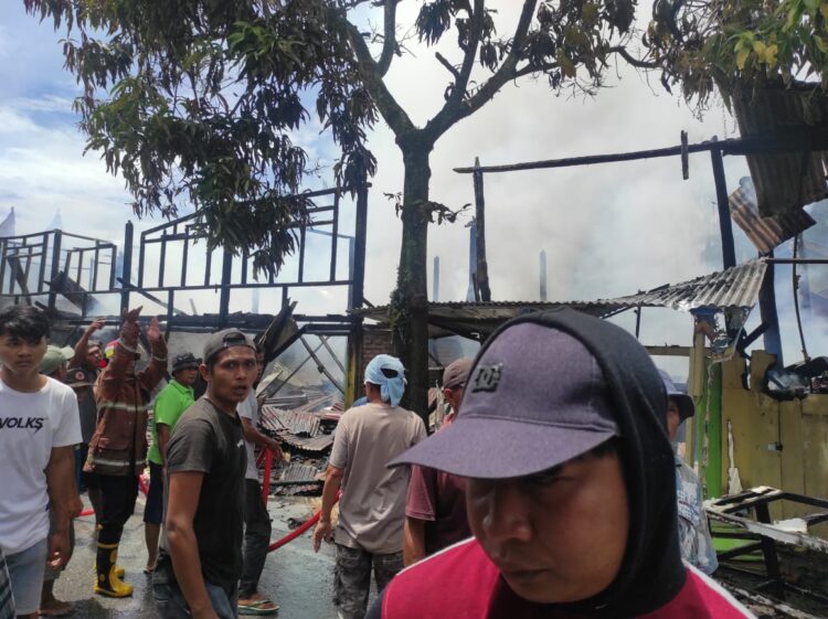 Kebakaran di Kabupaten Solok pada Minggu (2/4/2023) siang. (Foto: Dok. Polres Solok Kota)