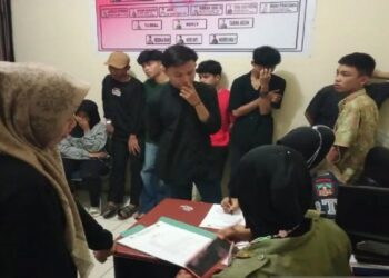 Satpol PP Dharmasraya Amankan 8 Pasang Remaja, Ada yang Ngamar di Hotel dan Berduaan di Tempat Gelap