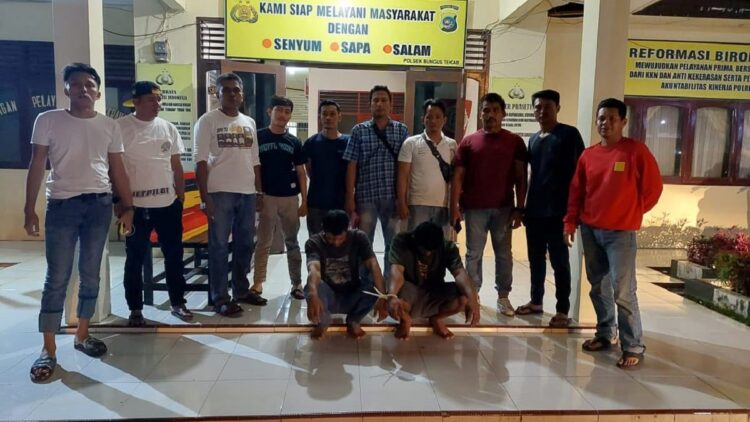 Dua Pengedar Sabu Diciduk Tim Kuda Laut Polsek Bungus Teluk Kabung 1 Tim Kuda Laut Polsek Bungus Teluk Kabung menangkap dua pelaku peredaran narkoba. (Foto: Dok. Istimewa)