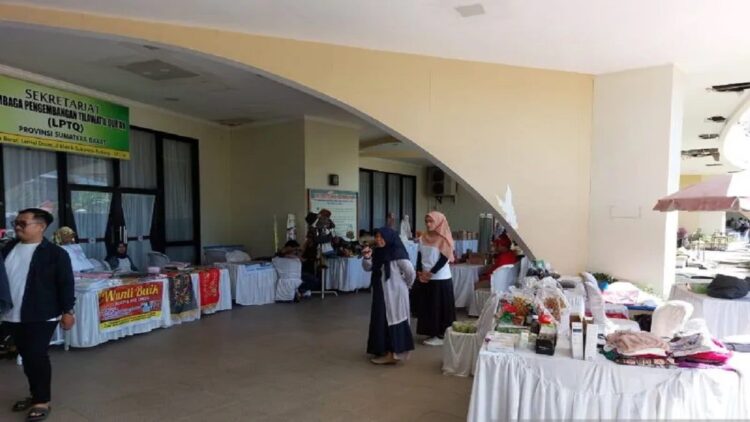 Bazaar Ramadhan di Masjid Raya Sumbar sepi pembeli. (ANTARA/ist)