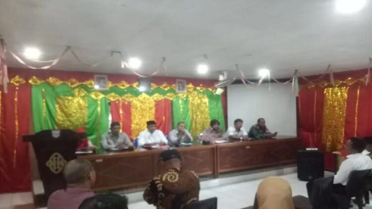 Dinas Pariwisata Pasaman Barat menggelar rapat persiapan pesta rakyat dengan berbagai unsur nagari di Nagari Sasak, Kecamatan Sasak Ranah Pasisie, Sumbar. ANTARA/HO