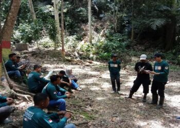 Warga Panti Selatan Pasaman Dilatih Penanganan Konflik Manusia dengan Satwa
