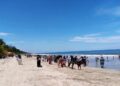 Lima Ribu lebih Pengunjung Padati Pantai Sikabau Pasaman Barat