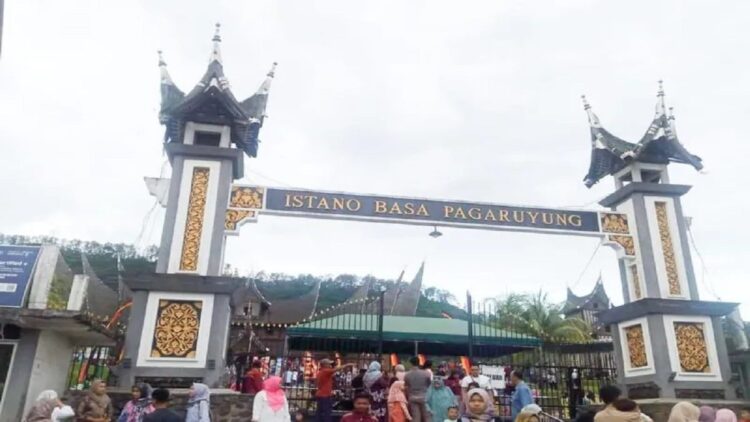 Istano Basa Pagaruyung Paling Banyak Dikunjungi Wisatawan saat Libur Lebaran 1 Istano Basa Pagaruyung (Antara/Etri Saputra).