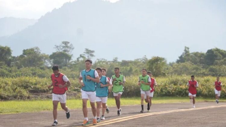 Calon siswa mengikuti tes samapta di Lanud Sutan Sjahrir Padang, Kamis (27/4). ANTARA/HO-Humas Lanud Sutan Sjahrir.