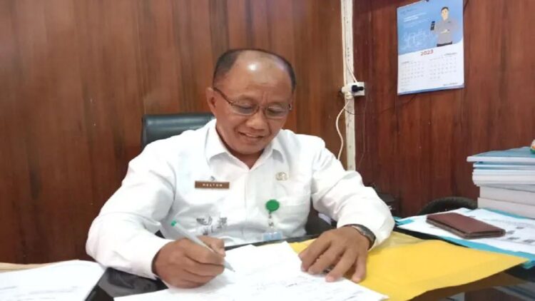 Layani Perantau saat Lebaran, Disdukcapil Agam Buka PAK KAyo 1 Kepala Disdukcapil Agam, Helton. Dok Antara/Yusrizal