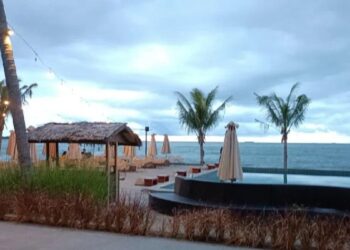 Harga Makanan Bikin Kaget dan Sampah Berserakan, Libur Nataru di Sumbar Perlu Perbaikan! 4 Wisata pantai menjadi salah satu unggulan di Sumbar. (ANTARA/Miko Elfisha)