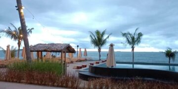 Harga Makanan Bikin Kaget dan Sampah Berserakan, Libur Nataru di Sumbar Perlu Perbaikan! 8 Wisata pantai menjadi salah satu unggulan di Sumbar. (ANTARA/Miko Elfisha)