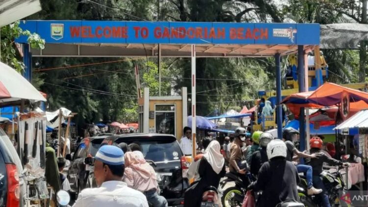 PAD Pariaman hingga H+5 Lebaran Capai Rp180 Juta 1 Pantai Gandoriah