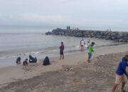 Wisatawan Tetap Wisata ke Pantai Padang Pascagempa Hoyak Sumbar