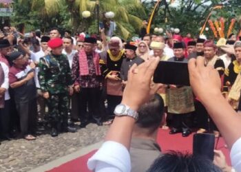 Prabowo Subianto hadiri batagak gala Wamenaker. (Dok. Radarsumbar.com)