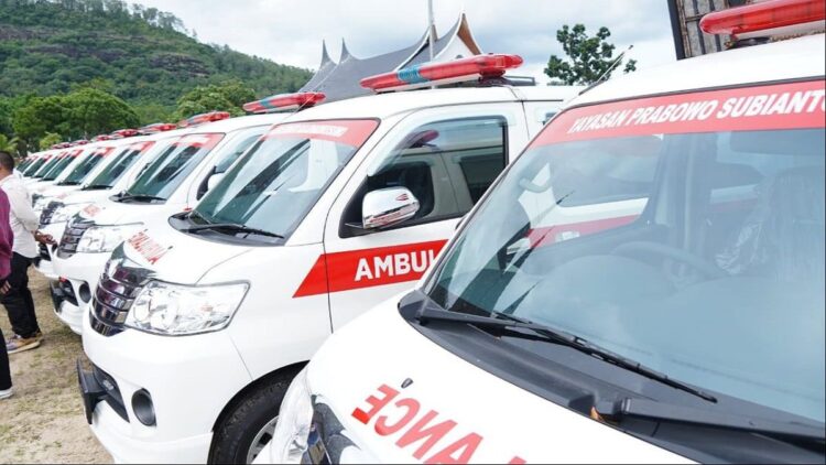 Prabowo Serahkan 20 Ambulans untuk Rumah Sakit di Sumbar 1 Prabowo Subianto serahkan ambulans untuk 20 rumah sakit di Sumbar. (Dok. Radarsumbar.com)