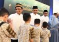 SIG dan Semen Padang berbagi dengan anak yatim. (Dok. Humas)