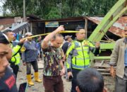 Truk Hantam sejumlah Kendaraan dan Pabrik Batako di Tanahdatar, 1 Orang Tewas