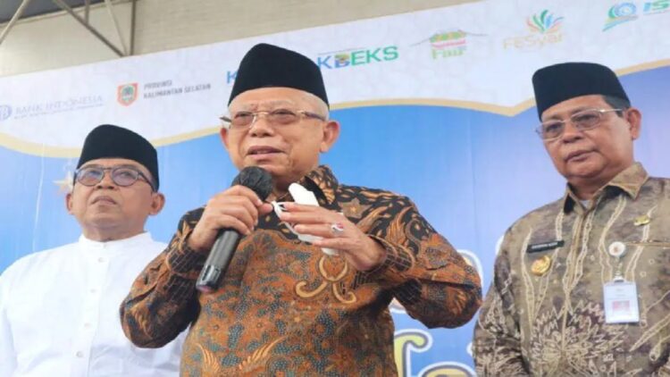 Wakil Presiden Ma’ruf Amin memberikan keterangan pers kepada wartawan di Banjarmasin, Kalimantan Selatan, Selasa (11/4/2023). ANTARA/Rangga Pandu Asmara Jingga