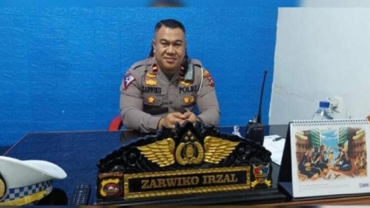 Sempat Gangguan Jaringan, Pengurusan SIM di Polresta Padang kembali Normal 1 Kanit Regident Satlantas Polresta Padang Iptu Zarwiko Irzal. (Foto: Dok. Istimewa)