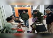 Dua Pria di Balik Akun Gay Bukittinggi Ditangkap Satpol PP, Petugas Temukan Kondom