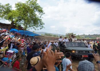 Puluhan Ribu Orang Antusias Teriakkan Prabowo Presiden di Gelanggang Pacu Kuda Bukik Gombak