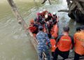 Evakuasi jasad remaja yang diduga diterkam buaya di Kabupaten Pasaman Barat (Pasbar), Sabtu (1/4/2023) siang. (Foto: Dok. Basarnas)